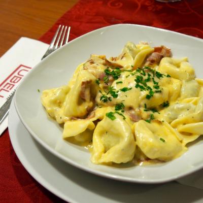 Pasta Alla Carbonara with bacon, egg and cream sauce - Restaurant Lubella in Vienna, Führichgasse 1